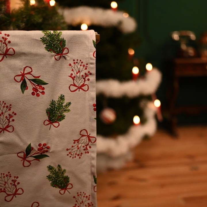 Chemin de table houx de Noël