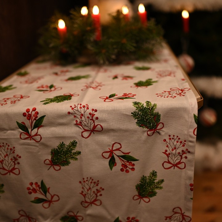 Chemin de table houx de Noël