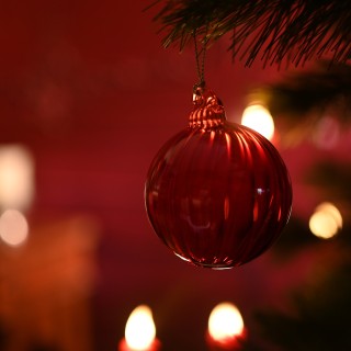 Boule de Noël en verre 60mm strié